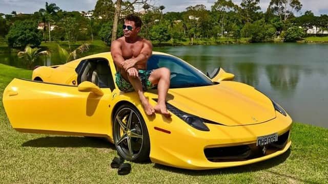 A ferrari amarela que Eduardo Costa comprou de Gusttavo Lima. Foto: Reprodução A ferrari amarela que Eduardo Costa comprou de Gusttavo Lima. Foto: Reprodução