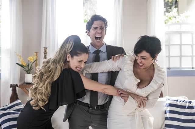 Silvana Nolasco (Ingrid Guimarães) e Virgínia Alcântara (Suzana Pires) disputam Pablo Sanches (Rafael Infante) em Bom Sucesso (Foto: Globo/Victor Pollak) Silvana Nolasco (Ingrid Guimarães) e Virgínia Alcântara (Suzana Pires) disputam Pablo Sanches (Rafael Infante) em Bom Sucesso (Foto: Globo/Victor Pollak)