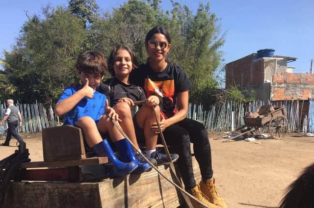 Lucy Alves com João Guilherme Fonseca e Pietro Buannafina em gravação da novela Amor de Mãe, da Globo (Foto: Arquivo pessoal) Lucy Alves com João Guilherme Fonseca e Pietro Buannafina em gravação da novela Amor de Mãe, da Globo (Foto: Arquivo pessoal)