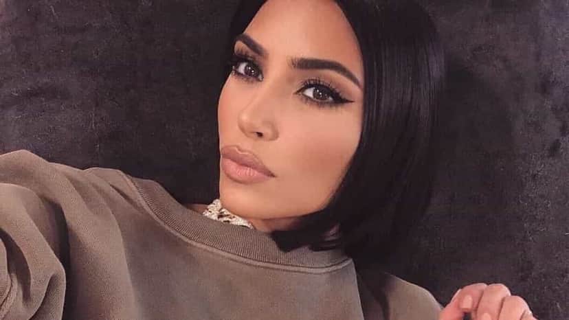 Kim Kardashian crítica os paparazzis que tentam fotografar as roupas intimas dela (Foto: Reprodução) Kim Kardashian crítica os paparazzis que tentam fotografar as roupas intimas dela (Foto: Reprodução)