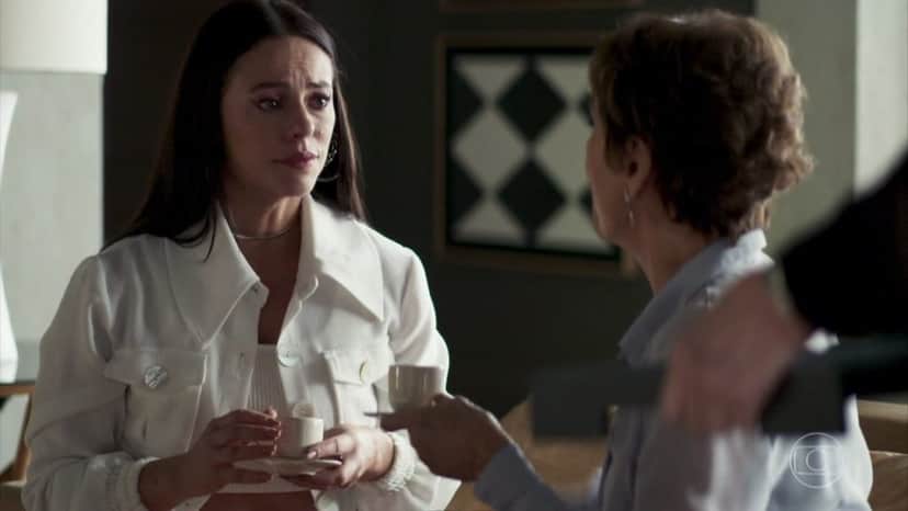 Vivi (Paolla Oliveira) conversa com Beatriz (Natalia do Valle) em A Dona do Pedaço Vivi (Paolla Oliveira) conversa com Beatriz (Natalia do Valle) em A Dona do Pedaço