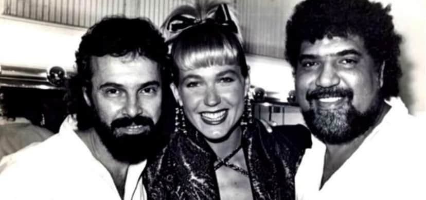 Xuxa ao lado de Paulo Massadas (à esq.) e Michael Sullivan; os dois lhe ensinaram a cantar. Foto: Reprodução/Notícias da TV Xuxa ao lado de Paulo Massadas (à esq.) e Michael Sullivan; os dois lhe ensinaram a cantar. Foto: Reprodução/Notícias da TV