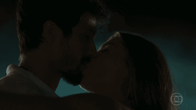 Marcos (Romulo Estrela) e Paloma (Grazi Massafera) em cena de Bom Sucesso (Foto: Reprodução/Globo) Marcos (Romulo Estrela) e Paloma (Grazi Massafera) em cena de Bom Sucesso (Foto: Reprodução/Globo)