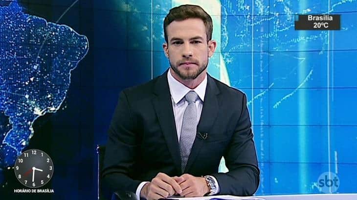 Daniel Adjuto na bancada do SBT Brasil (foto: Reprodução/SBT) Daniel Adjuto na bancada do SBT Brasil (foto: Reprodução/SBT)
