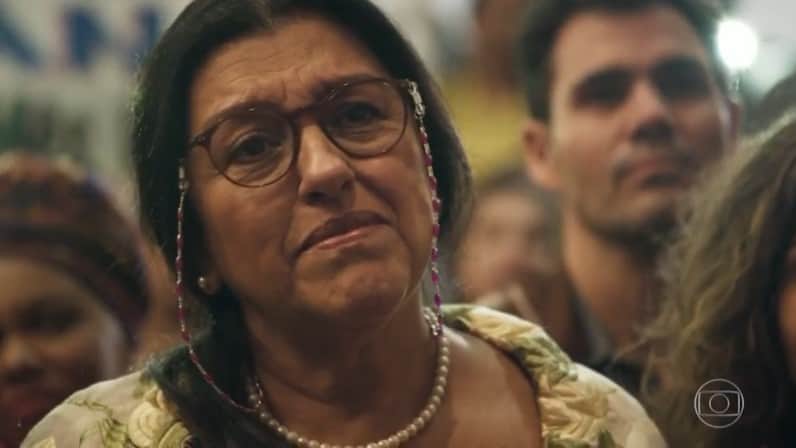 Regina Casé interpreta Lurdes em Amor de Mãe, novela das nove da Globo (Foto: Reprodução/Globo) Regina Casé interpreta Lurdes em Amor de Mãe, novela das nove da Globo (Foto: Reprodução/Globo)