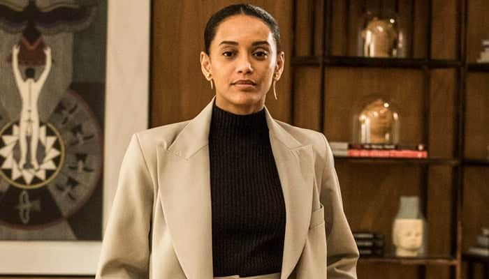 Vitória (Taís Araujo) tem passado oculto com traficante de crianças em Amor de Mãe (Foto: Globo/Victor Pollak) Vitória (Taís Araujo) tem passado oculto com traficante de crianças em Amor de Mãe (Foto: Globo/Victor Pollak)