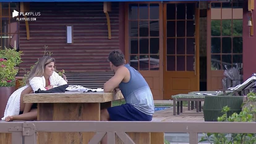 Hariany Almeida recusa beijo de Lucas Viana em A Fazenda (Reprodução: PlayPlus) Hariany Almeida recusa beijo de Lucas Viana em A Fazenda (Reprodução: PlayPlus)