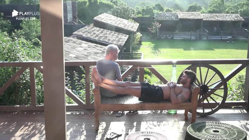 Netto e Viny Vieira falam sobre Roça em A Fazenda 11 da Record (Reprodução: PlayPlus) Netto e Viny Vieira falam sobre Roça em A Fazenda 11 da Record (Reprodução: PlayPlus)