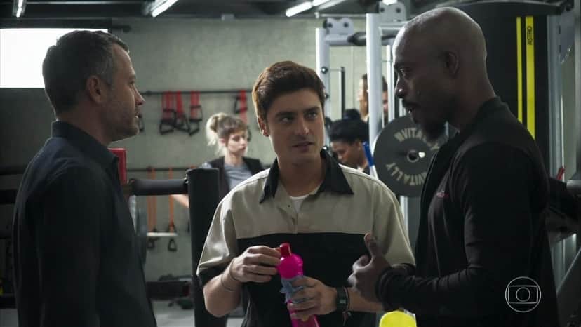 Agno, Leandro e Adriano, personagens de A Dona do Pedaço. Foto: Reprodução ator da Globo Agno, Leandro e Adriano, personagens de A Dona do Pedaço. Foto: Reprodução ator da Globo