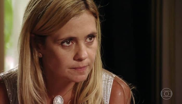 Adriana Esteves (Carminha) em cena de Avenida Brasil, que superou audiência de Malhação (Foto: Reprodução/Globo) Adriana Esteves (Carminha) em cena de Avenida Brasil, que superou audiência de Malhação (Foto: Reprodução/Globo)