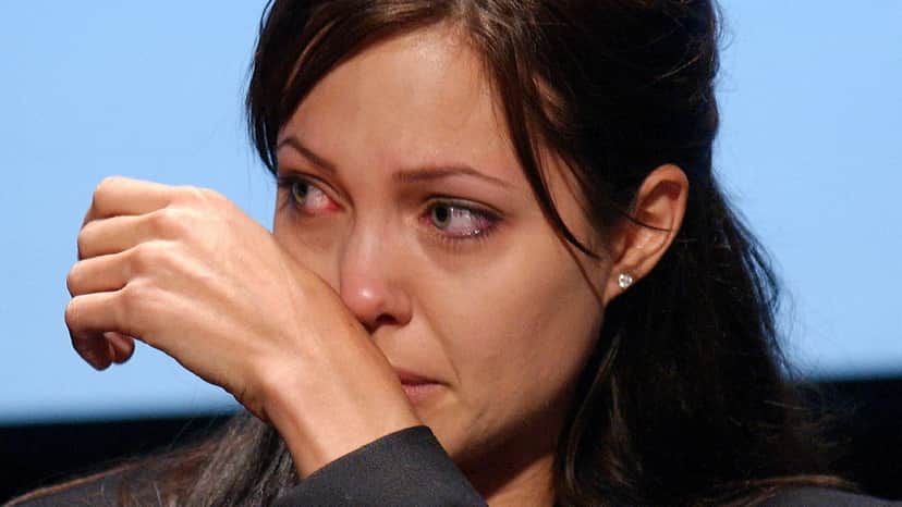 Angelina Jolie tem que tomar difícil decisão para salvar sua vida (Foto: Reprodução) Angelina Jolie tem que tomar difícil decisão para salvar sua vida (Foto: Reprodução)