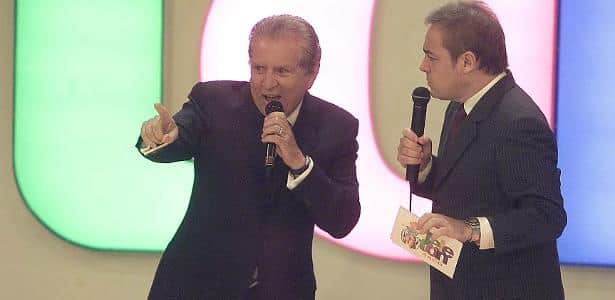 O famoso apresentador do SBT, Carlos Alberto de Nóbrega fala com Cesar Filho no Hoje Em Dia e confessa tristeza por causa de Gugu Liberato (Foto: Reprodução) O famoso apresentador do SBT, Carlos Alberto de Nóbrega fala com Cesar Filho no Hoje Em Dia e confessa tristeza por causa de Gugu Liberato (Foto: Reprodução)