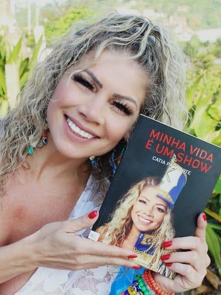 Catia Paganote lança sua autobiografia "Minha Vida é um Show" (Imagem: Leo Ornelas/CO Assessoria) Catia Paganote lança sua autobiografia "Minha Vida é um Show" (Imagem: Leo Ornelas/CO Assessoria)