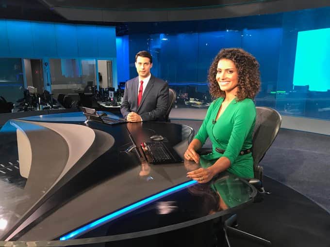 Jornal Nacional foi misto de tristeza e alegria, assim como a expressão dos âncoras na foto de divulgação (Foto: Reprodução) Jornal Nacional foi misto de tristeza e alegria, assim como a expressão dos âncoras na foto de divulgação (Foto: Reprodução)