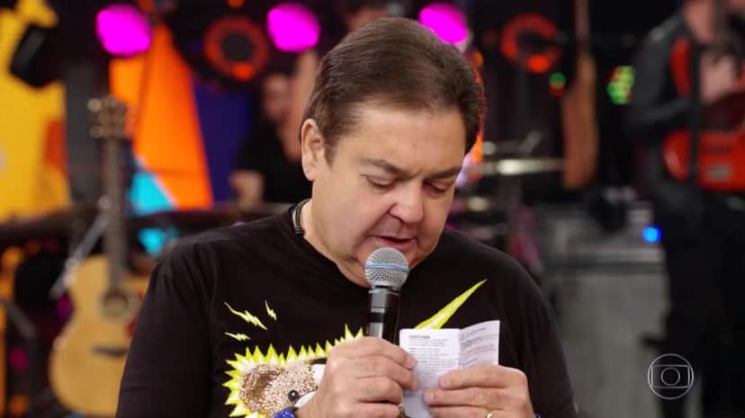 Faustão interrompe o clima de Festa do Domingão para homenagear Jorge Fernando que faleceu domingo passado, 27 (Imagem: Reprodução) Faustão interrompe o clima de Festa do Domingão para homenagear Jorge Fernando que faleceu domingo passado, 27 (Imagem: Reprodução)
