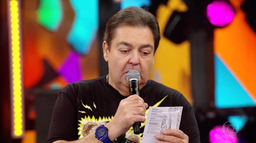 Faustão interrompe o clima de Festa do Domingão para homenagear Jorge Fernando que faleceu domingo passado, 27 (Imagem: Reprodução) Faustão interrompe o clima de Festa do Domingão para homenagear Jorge Fernando que faleceu domingo passado, 27 (Imagem: Reprodução)