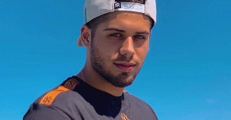 Filho do famoso cantor sertanejo, Leonardo, Zé Felipe passa por sufoco na estrada e é obrigado a pedir ajuda (Foto: Reprodução) Filho do famoso cantor sertanejo, Leonardo, Zé Felipe passa por sufoco na estrada e é obrigado a pedir ajuda (Foto: Reprodução)