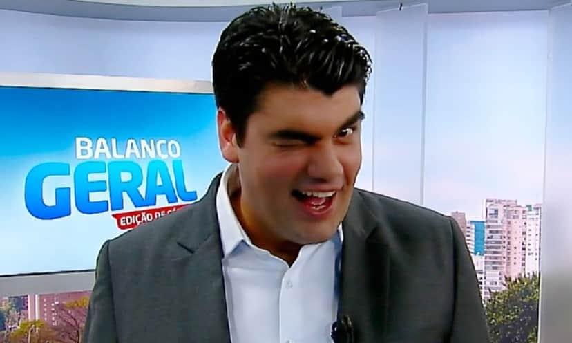 O jornalista André Azeredo reapareceu na Record neste sábado (Foto: Reprodução) O jornalista André Azeredo reapareceu na Record neste sábado (Foto: Reprodução)