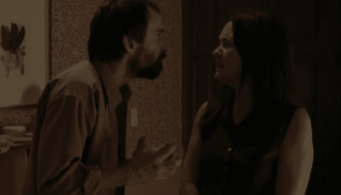 Sinésio (Julio Andrade) e Thelma (Adriana Esteves) em cena de Amor de Mãe (Foto: Reprodução/Globo) Sinésio (Julio Andrade) e Thelma (Adriana Esteves) em cena de Amor de Mãe (Foto: Reprodução/Globo)