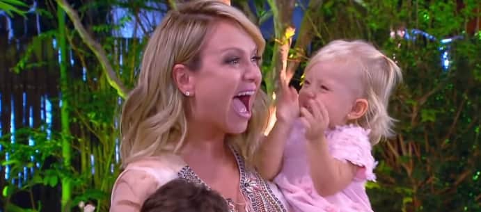 Eliana e Manu felizes e derrotando Faustão e a Globo Eliana e Manu felizes e derrotando Faustão e a Globo