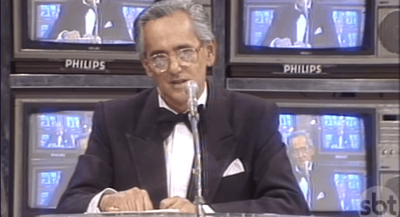 O apresentador Flávio Cavalcanti, no SBT (Imagem: Reprodução) O apresentador Flávio Cavalcanti, no SBT (Imagem: Reprodução)