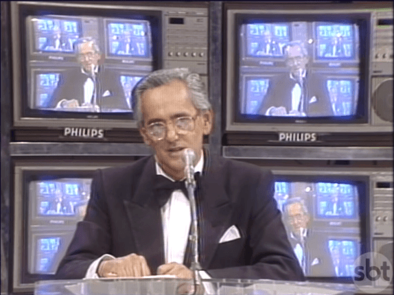 O apresentador Flávio Cavalcanti, no SBT (Imagem: Reprodução) O apresentador Flávio Cavalcanti, no SBT (Imagem: Reprodução)
