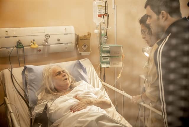 Lurdes (Regina Casé) e Magno (Juliano Cazarré) encontram Kátia (Vera Holtz) na novela Amor de Mãe (Foto: Globo/João Cotta) Lurdes (Regina Casé) e Magno (Juliano Cazarré) encontram Kátia (Vera Holtz) na novela Amor de Mãe (Foto: Globo/João Cotta)