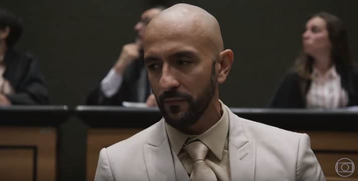 Irandhir Santos é o grande vilão de Amor de Mãe (Foto: Reprodução/Globo) Irandhir Santos é o grande vilão de Amor de Mãe (Foto: Reprodução/Globo)
