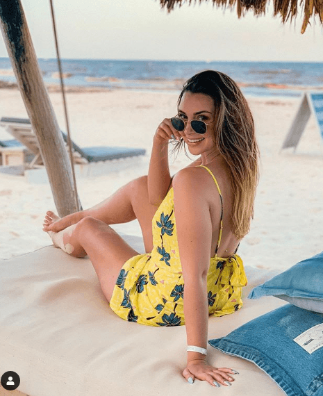 A youtuber Janaína Taffarel sofreu sério acidente automobilístico nesta quinta e registrou tudo nas redes sociais dela (Foto: Instagram) A youtuber Janaína Taffarel sofreu sério acidente automobilístico nesta quinta e registrou tudo nas redes sociais dela (Foto: Instagram)