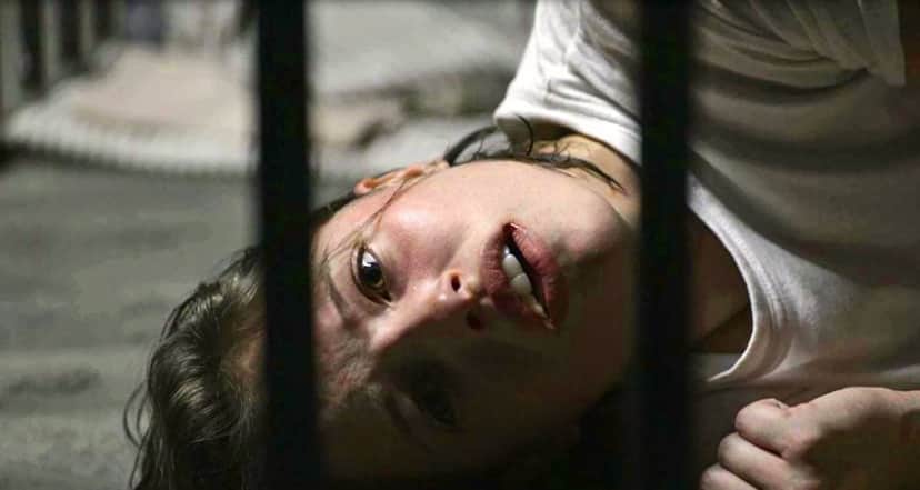 Josiane (Agatha Moreira) arruma confusão no primeiro dia como presidiária, em 'A Dona do Pedaço' — Foto: Globo