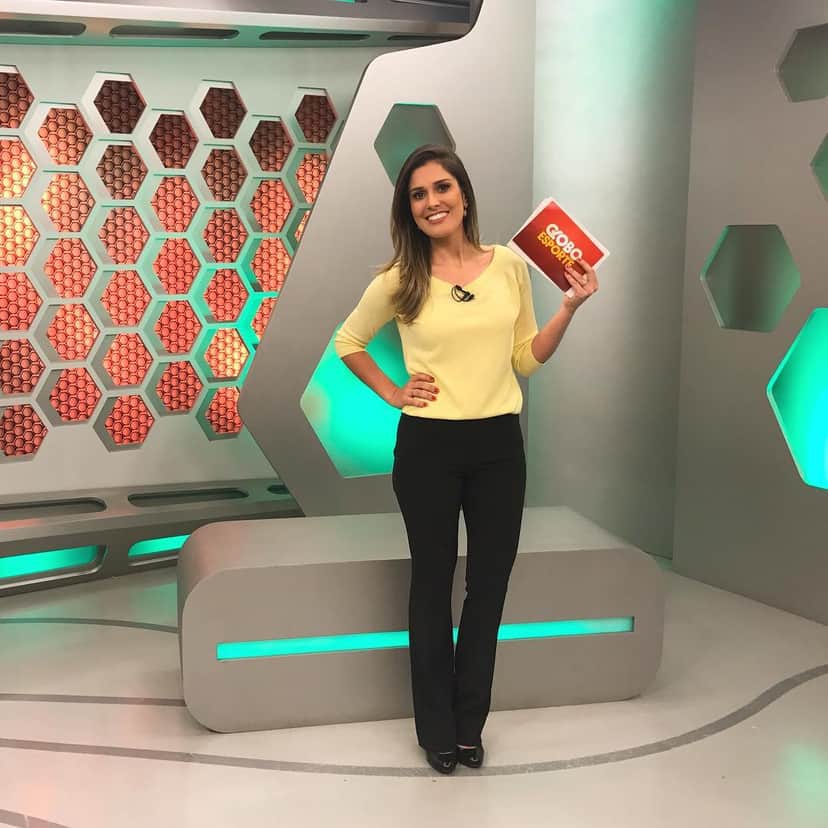 Jornalista da Globo no Rio Grande do Sul, Kelly Costa se atrapalha durante jornal (Imagem: Instagram) Jornalista da Globo no Rio Grande do Sul, Kelly Costa se atrapalha durante jornal (Imagem: Instagram)