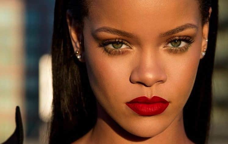 Rihanna usa suas redes sociais para dizer aos fãs que esse ano foi esmagador (Foto: Reprodução)