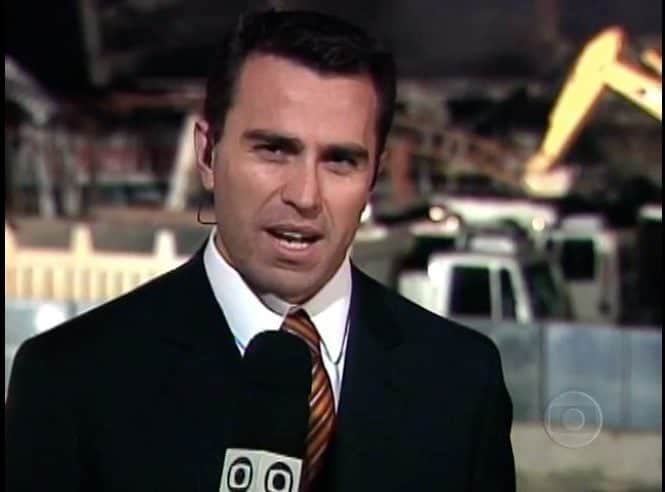 Rodrigo Bocardi direto do aeroporto de Congonhas, em 2007. Foto: Memória Globo Rodrigo Bocardi direto do aeroporto de Congonhas, em 2007. Foto: Memória Globo