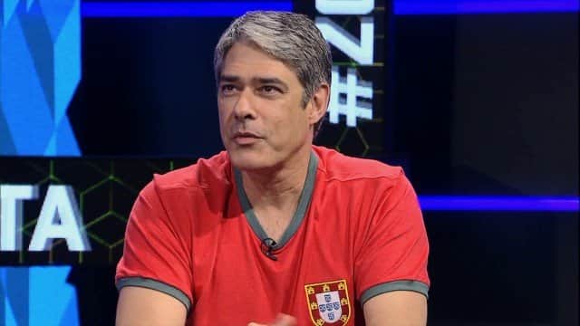 Com camisa da seleção de Portugal, William Bonner falou sobre separação no "Zona Mista" Foto: Reprodução/Sportv Com camisa da seleção de Portugal, William Bonner falou sobre separação no "Zona Mista" Foto: Reprodução/Sportv