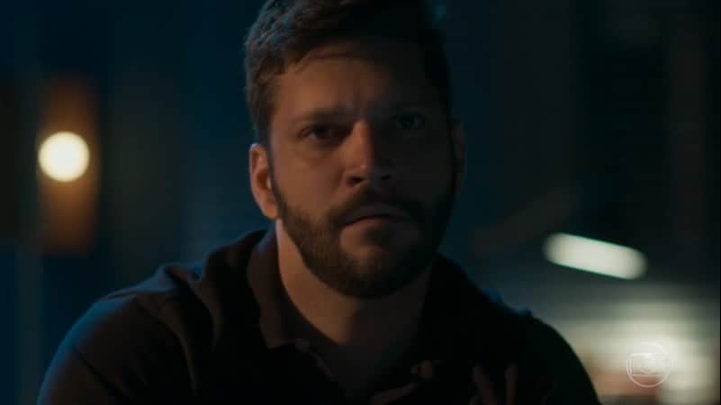 Diogo (Armando Babaioff) vai morrer queimado em Bom Sucesso (Foto: Reprodução/Globo) Diogo (Armando Babaioff) vai morrer queimado em Bom Sucesso (Foto: Reprodução/Globo)