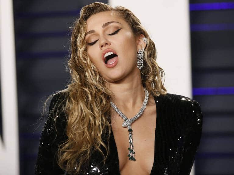 Miley Cyrus fala de sentimentos ruins o período de Natal e faz publicação emocionante (Foto: Reprodução) Miley Cyrus fala de sentimentos ruins o período de Natal e faz publicação emocionante (Foto: Reprodução)