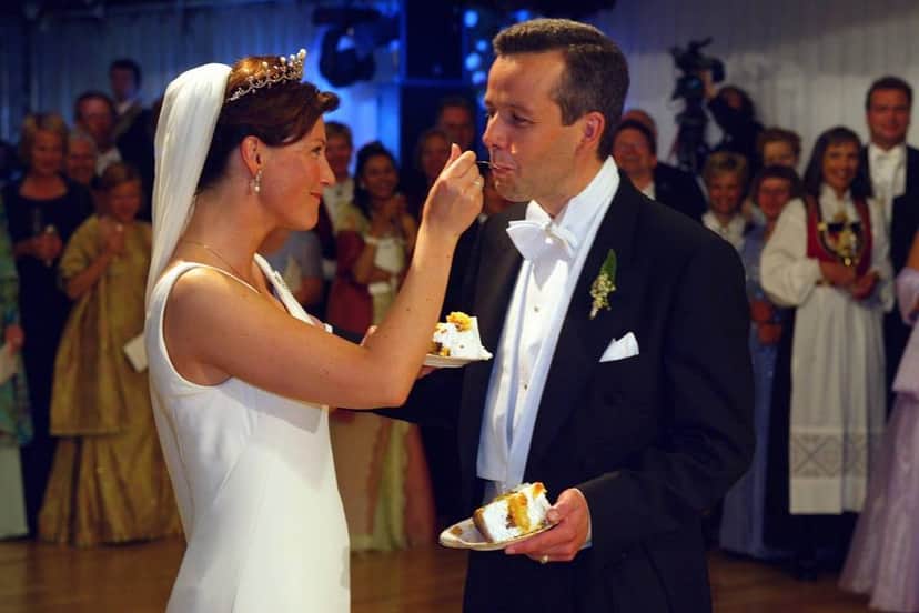 Princesa Norueguesa Martha Louise e o escritor Ari Behn ficaram casados de 2002 a 2016 (Foto: Reprodução) Princesa Norueguesa Martha Louise e o escritor Ari Behn ficaram casados de 2002 a 2016 (Foto: Reprodução)