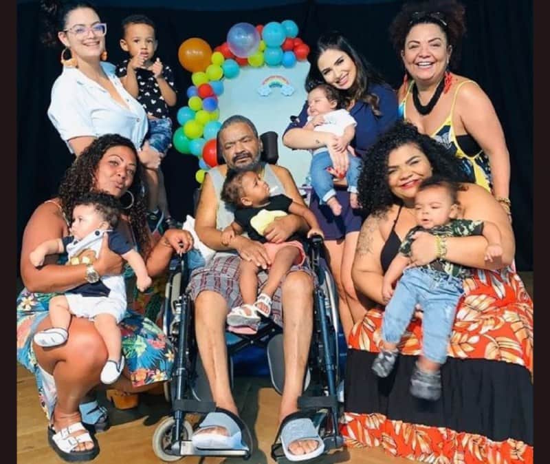Arlindo Cruz junto com alguns familiares (Foto: Reprodução/ Instagram) Arlindo Cruz junto com alguns familiares (Foto: Reprodução/ Instagram)