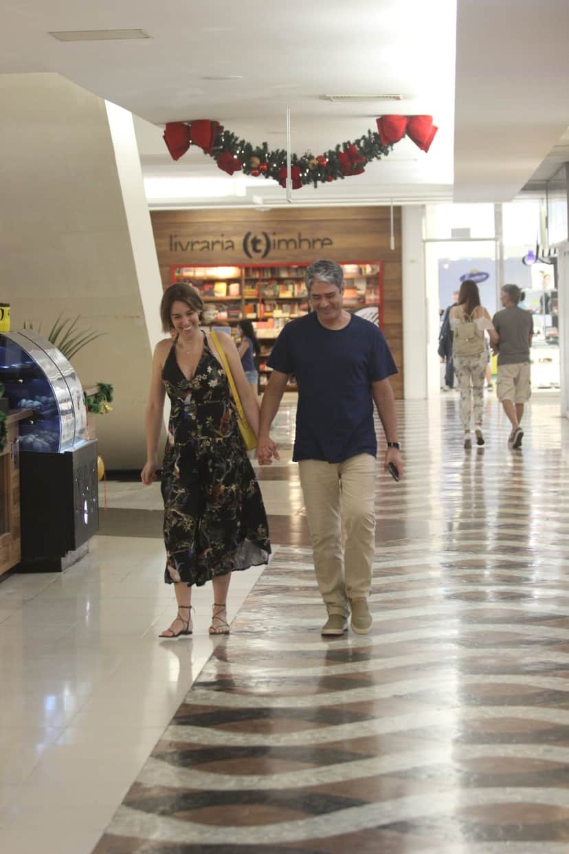 Natasha Dantas e William Bonner juntinhos passeando em shopping do Rio de Janeiro (Foto AgNews) Natasha Dantas e William Bonner juntinhos passeando em shopping do Rio de Janeiro (Foto AgNews)