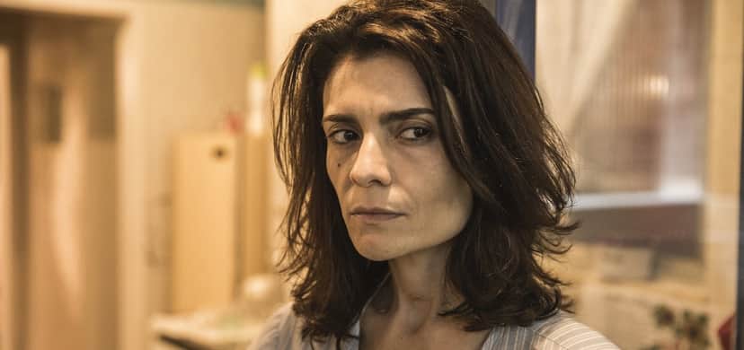 Leila de Amor de Mãe entregará o marido para a polícia (Imagem: Reprodução) Leila de Amor de Mãe entregará o marido para a polícia (Imagem: Reprodução)