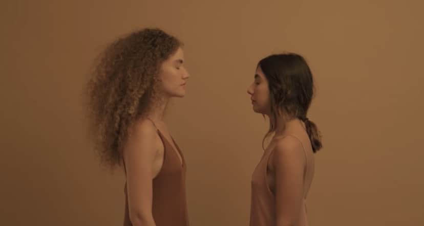 Anavitória lançou o videoclipe de "A Gente Junto" no YouTube (Foto: Reprodução) Anavitória lançou o videoclipe de "A Gente Junto" no YouTube (Foto: Reprodução)