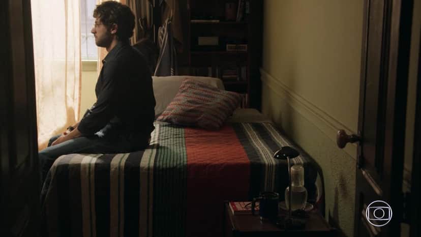 Chay Suede é Danilo em Amor de Mãe da Globo e vive conflito com a mãe (Foto: Reprodução/TV Globo) Chay Suede é Danilo em Amor de Mãe da Globo e vive conflito com a mãe (Foto: Reprodução/TV Globo)