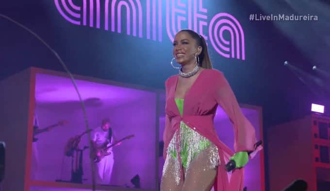 Anitta caiu no choro durante apresentação (Foto: Reprodução) Anitta caiu no choro durante apresentação (Foto: Reprodução)