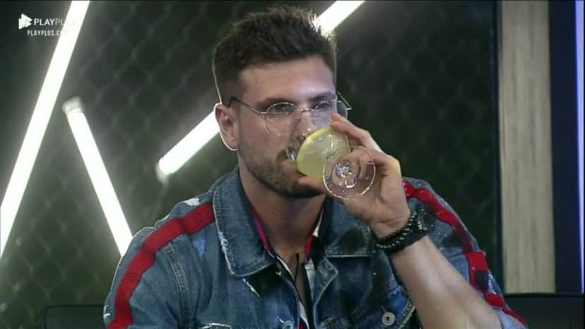Guilherme se isola após briga feia com Tatiana dentro de confinamento (Foto: Reprodução/PlayPlus) Guilherme se isola após briga feia com Tatiana dentro de confinamento (Foto: Reprodução/PlayPlus)