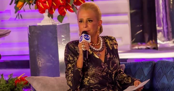 Andrea Beltrão interpreta Hebe em filme e minissérie da Globo. (Foto: Divulgação) Andrea Beltrão interpreta Hebe em filme e minissérie da Globo. (Foto: Divulgação)