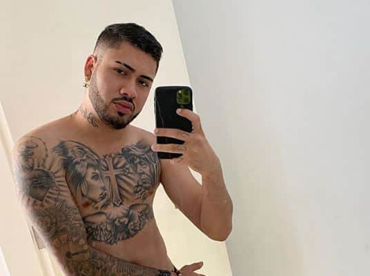 O famoso cantor e funkeiro, Kevinho voltou a ter o seu nome na boca do povo ao aparecer só de toalha nas redes sociais (Foto: Reprodução/Instagram) O famoso cantor e funkeiro, Kevinho voltou a ter o seu nome na boca do povo ao aparecer só de toalha nas redes sociais (Foto: Reprodução/Instagram)