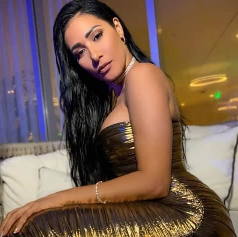 Simaria, a irmã de Simone, apareceu com um vestido dourado e adiantou aos fãs que está trabalhando em um novo projeto (Foto: Reprodução / Instagram) Simaria, a irmã de Simone, apareceu com um vestido dourado e adiantou aos fãs que está trabalhando em um novo projeto (Foto: Reprodução / Instagram)