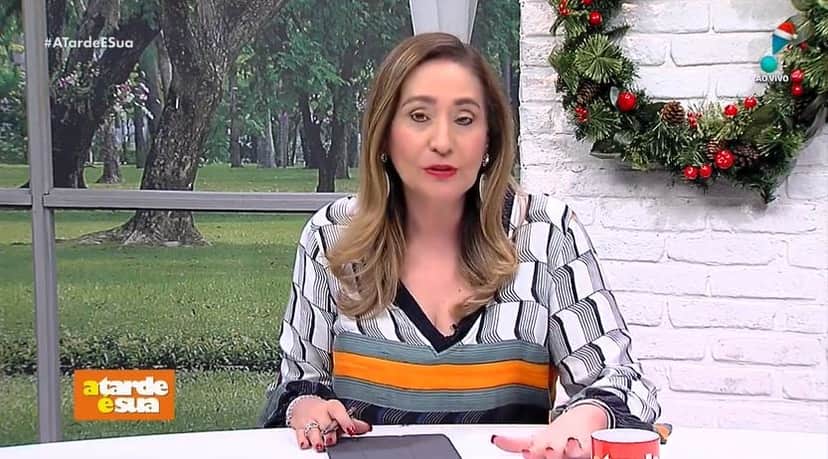 A apresentadora da Tarde É Sua da RedeTV!, Sonia Abrão voltou para o hospital na manhã desta quinta-feira para acompanhar a sua mãe (Foto: Reprodução) A apresentadora da Tarde É Sua da RedeTV!, Sonia Abrão voltou para o hospital na manhã desta quinta-feira para acompanhar a sua mãe (Foto: Reprodução)