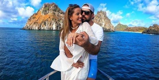 O famoso cantor sertanejo Sorocaba, da dupla Fernando e Sorocaba, anunciou hoje que a sua noiva, a modelo e Miss Biah Rodrigues está grávida de 3 semanas (Foto: Reprodução/Instagram) O famoso cantor sertanejo Sorocaba, da dupla Fernando e Sorocaba, anunciou hoje que a sua noiva, a modelo e Miss Biah Rodrigues está grávida de 3 semanas (Foto: Reprodução/Instagram)