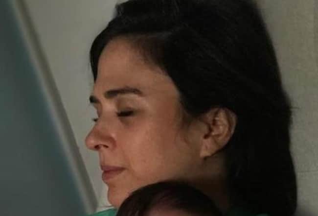 Tatá Werneck apareceu em um clique fofo com a filha recém-nascida, Maria Clara (Foto: Reprodução) Tatá Werneck apareceu em um clique fofo com a filha recém-nascida, Maria Clara (Foto: Reprodução)